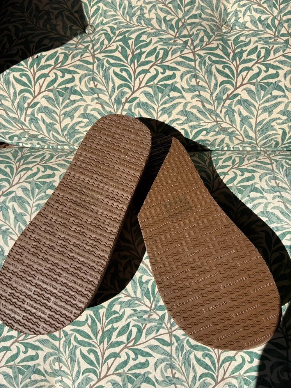 NEW! 🌻Y E L L O W B O X 🌻 SZ 9 WALDEN TAN FLIP FLOP SANDALS!🌼 - Picture 3 of 6